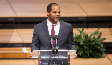 Dallas mayor proposes cuts to lobbyists, library to lower tax rate and fund aquatics