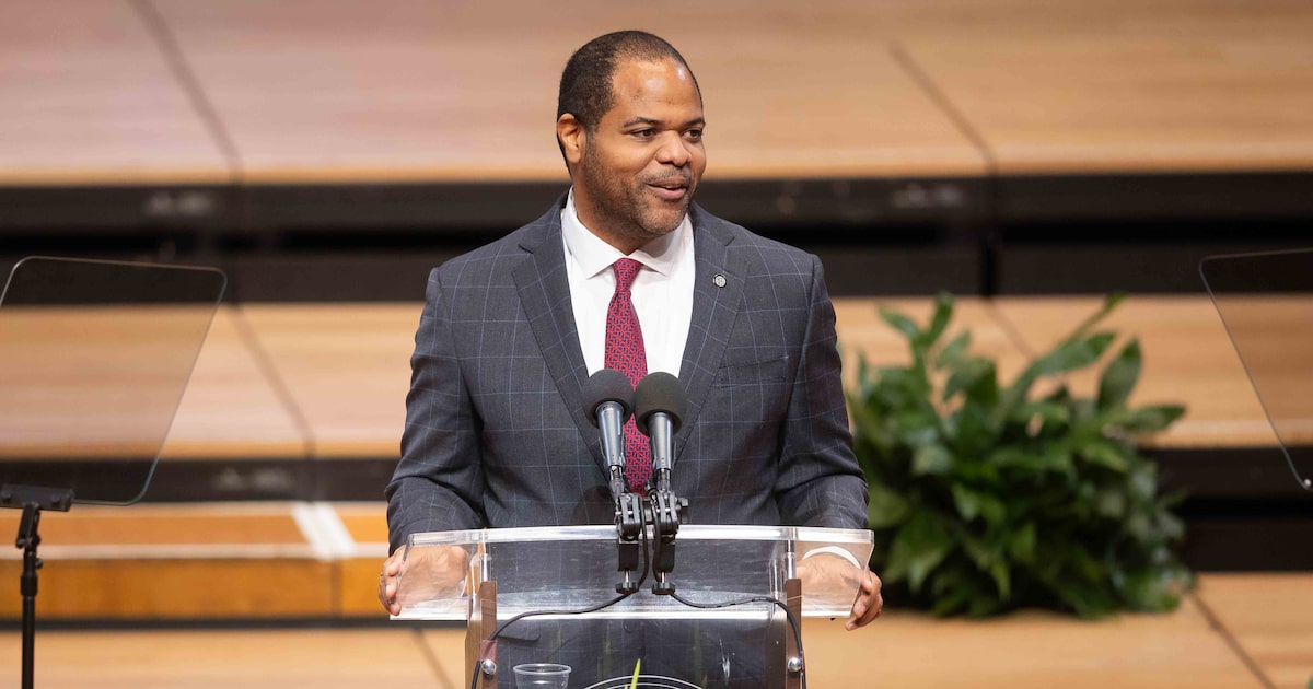 Dallas mayor proposes cuts to lobbyists, library to lower tax rate and fund aquatics