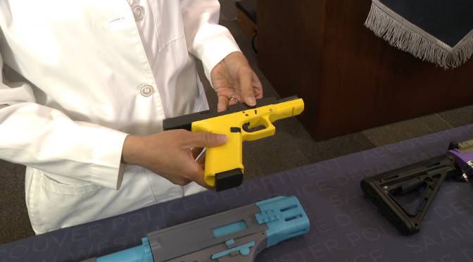 Click to play video: 'Police warn parents about 3-D printed weapons'