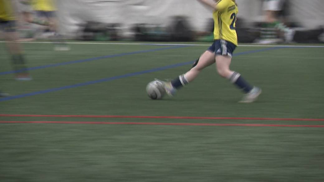 Click to play video: 'Alberta’s new rules for high school sports called misogynistic and transphobic'