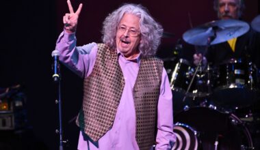 Mark Volman, the Turtles Co-Founder and 'Happy Together' Singer, Dead