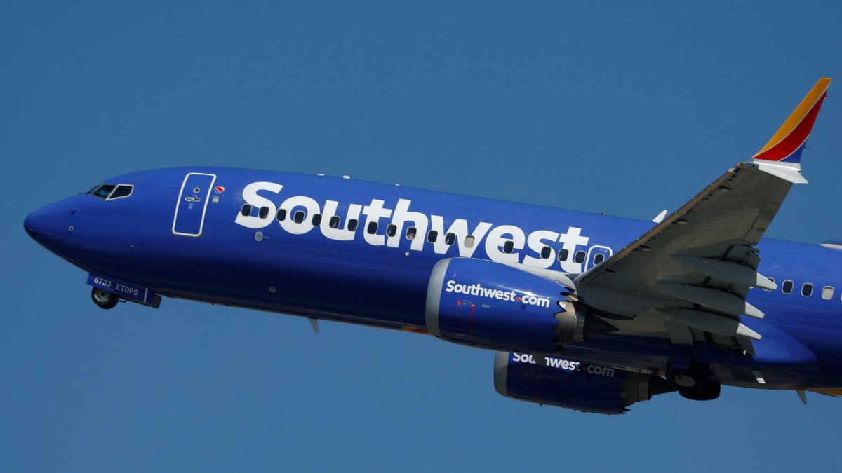 Distracted controllers allowed planes to come dangerously close on a San Diego runway, NTSB says – NBC 7 San Diego