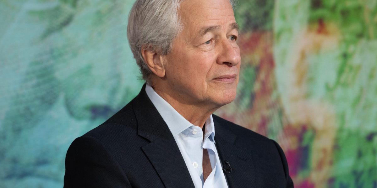 Jamie Dimon says economy is 'weakening' but even he can't make sense of all the different data: 'Maybe, one day, AI will fix that problem'
