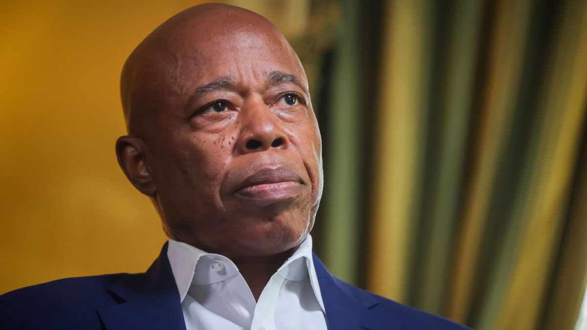 Adams implied he might consider leaving mayor’s race in meeting – NBC New York