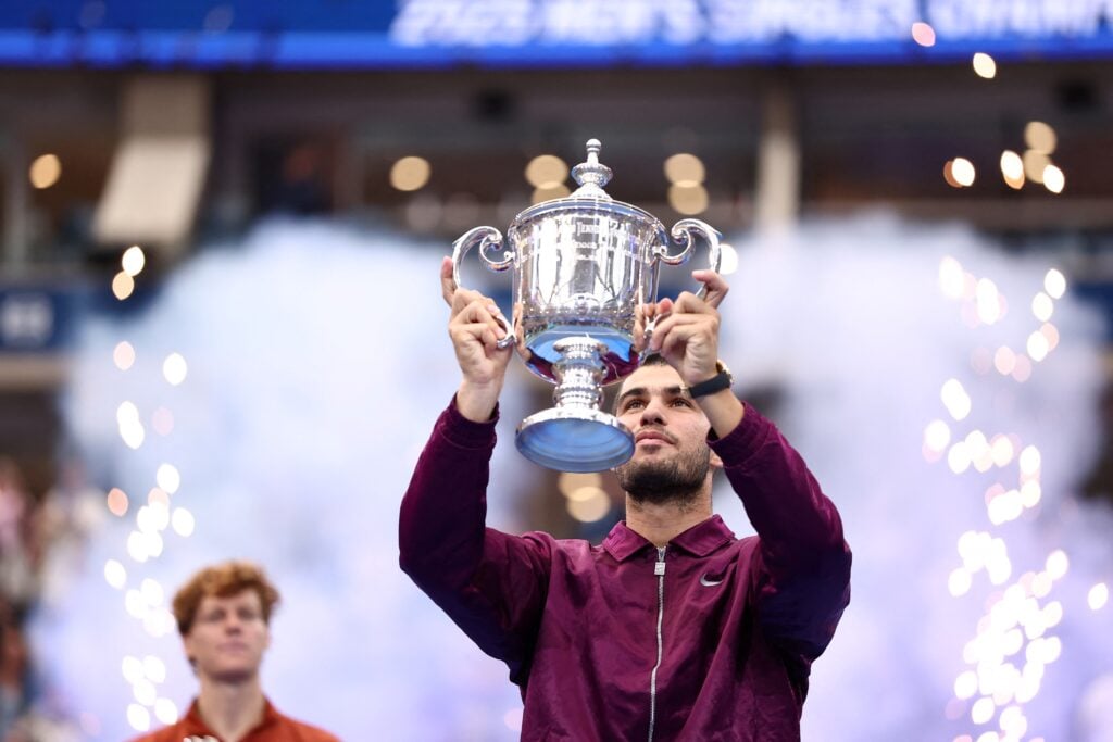 Carlos Alcaraz lifts the US Open title