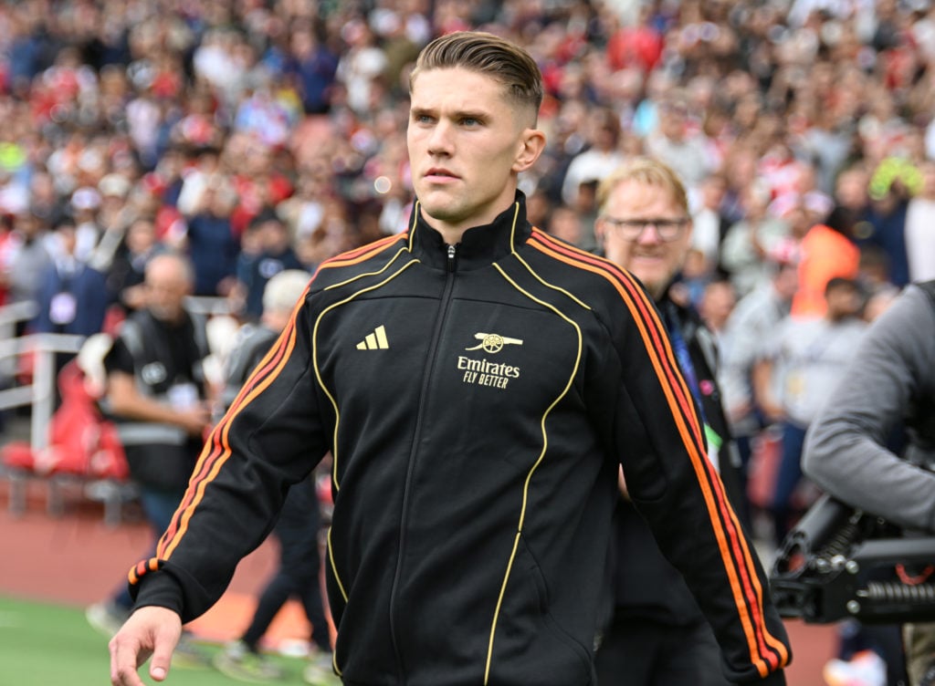 Viktor Gyokeres looks on before Arsenal vs Nottingham Forest