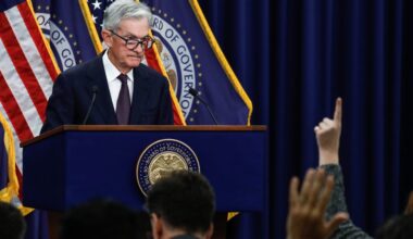Jerome Powell warns of signs of an AI bubble and an economy leaning too hard on the rich