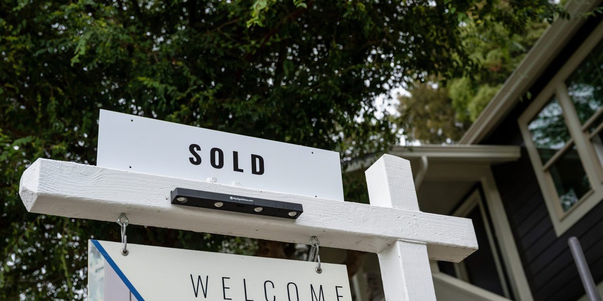 Housing market: A gauge of future home sales just turned negative despite 9 weeks of falling mortgage rates