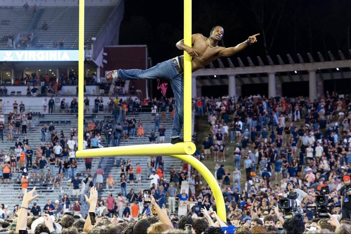 Virginia students swarm end zone after Cavaliers knock off No. 8 FSU in double OT