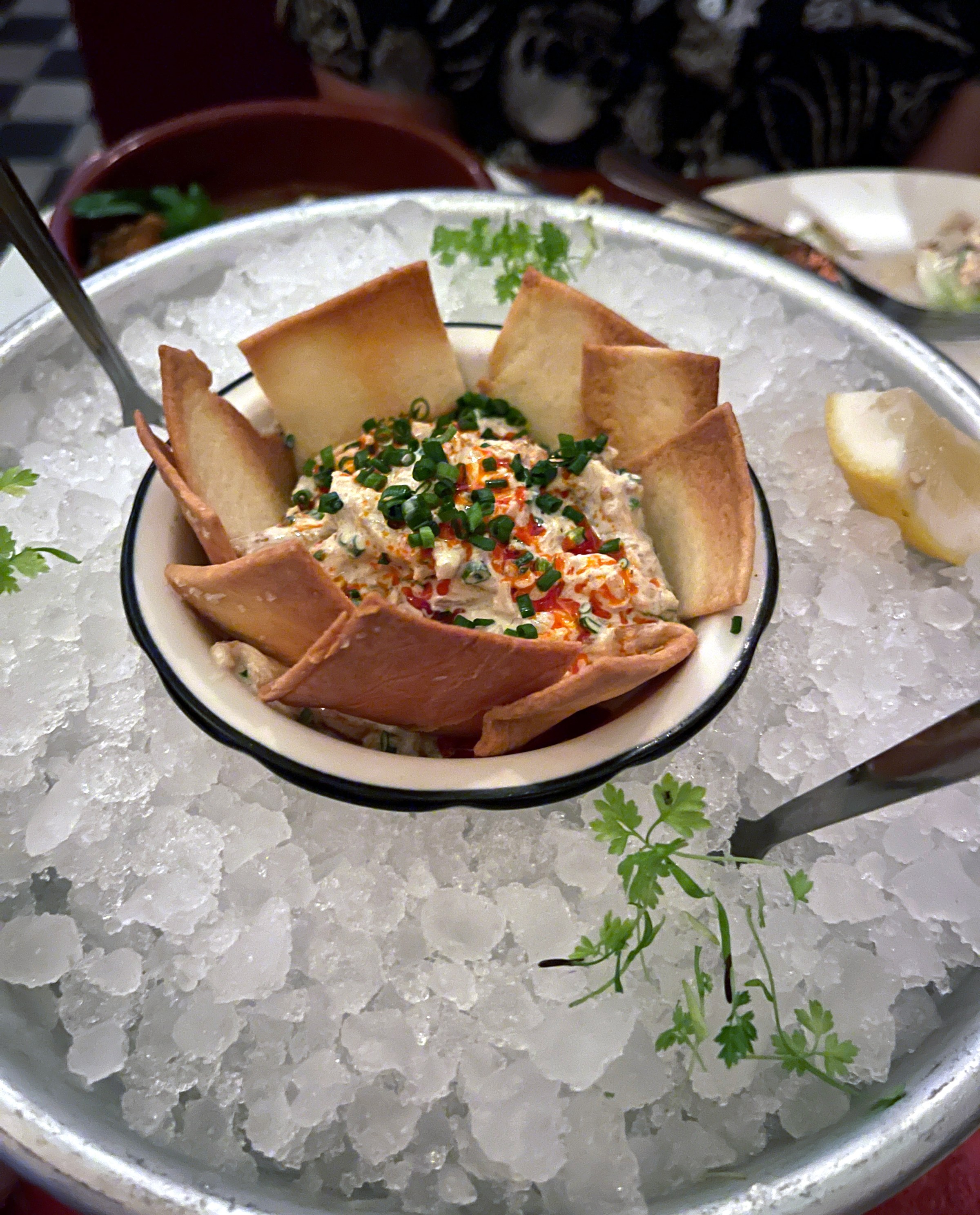An ice plate with crackers and crab.