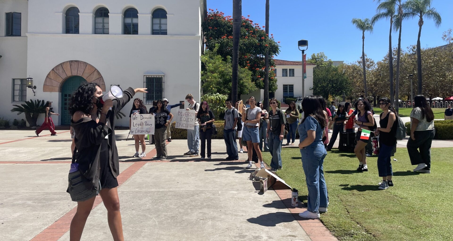 Students cite poor communication on immigrant, protest rights