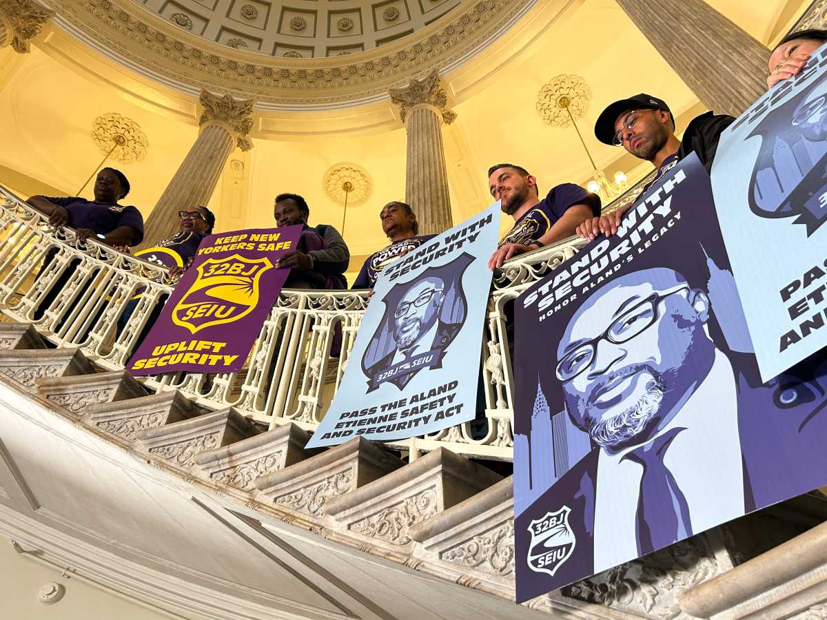 ‘Protect the protectors’: Hundreds rally as security guard legislation introduced