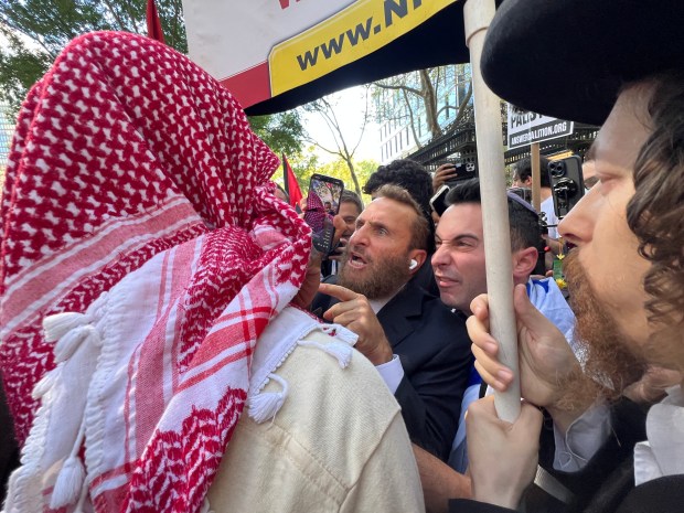 Pro-Israeli protesters (right) face off with pro-Palestinian protesters in Midtown Manhattan on Friday, Sept. 26, 2025. (Barry Williams / New York Daily News)