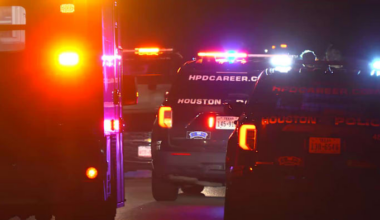 Passenger jumps out of car to call 911 after driver shot, killed in NE Houston