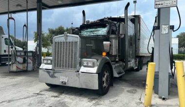 Jacksonville mother arrested in Riviera Beach, accused of leaving 3 kids inside semi at truck stop