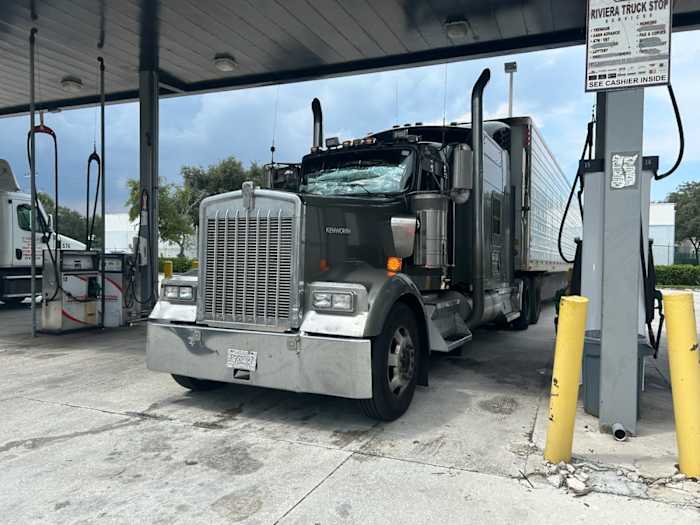 Jacksonville mother arrested in Riviera Beach, accused of leaving 3 kids inside semi at truck stop
