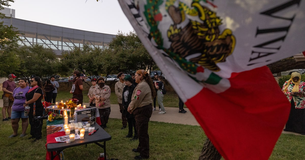 Somber group gathers in Dallas to show support for ICE facility shooting victims