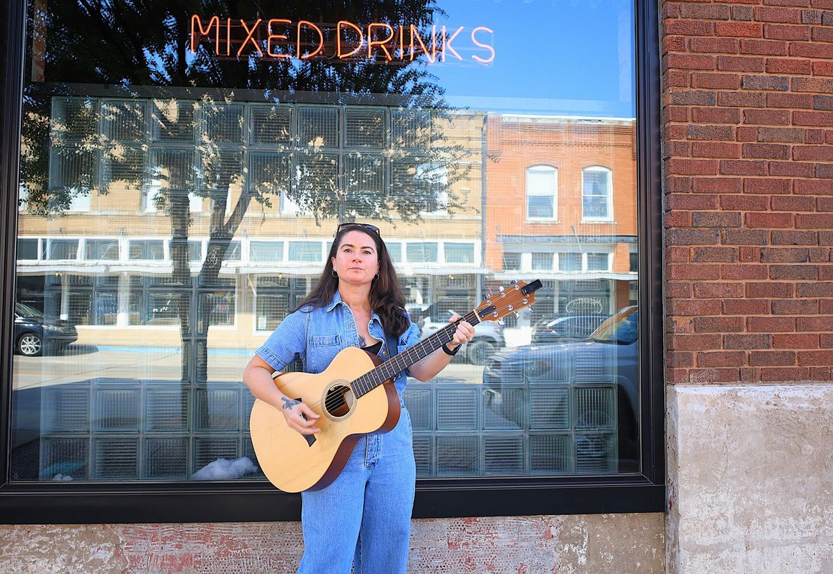 Lisa Renee Smith: Fort Worth Singer-Songwriter Rising