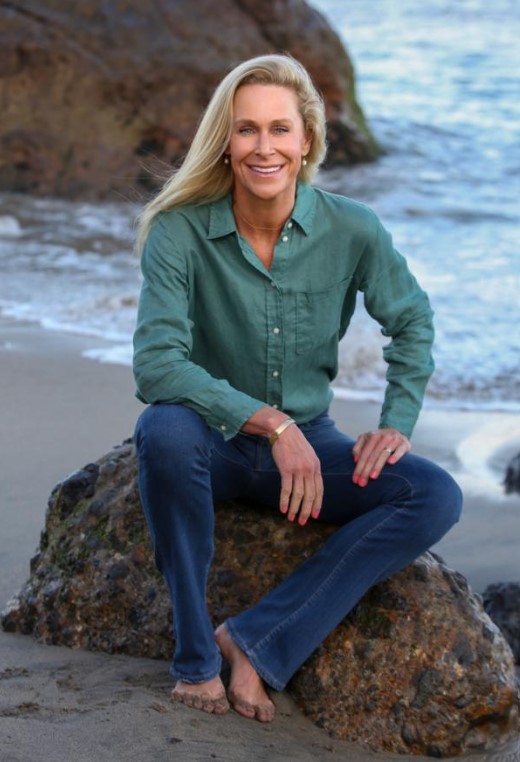 Lizzy Wright discusses her book "Marinovich: Outside the Lines in Football, Art and Addiction" on Wednesday, Sept. 24, at Warwick's bookstore in La Jolla. (Warwick's)