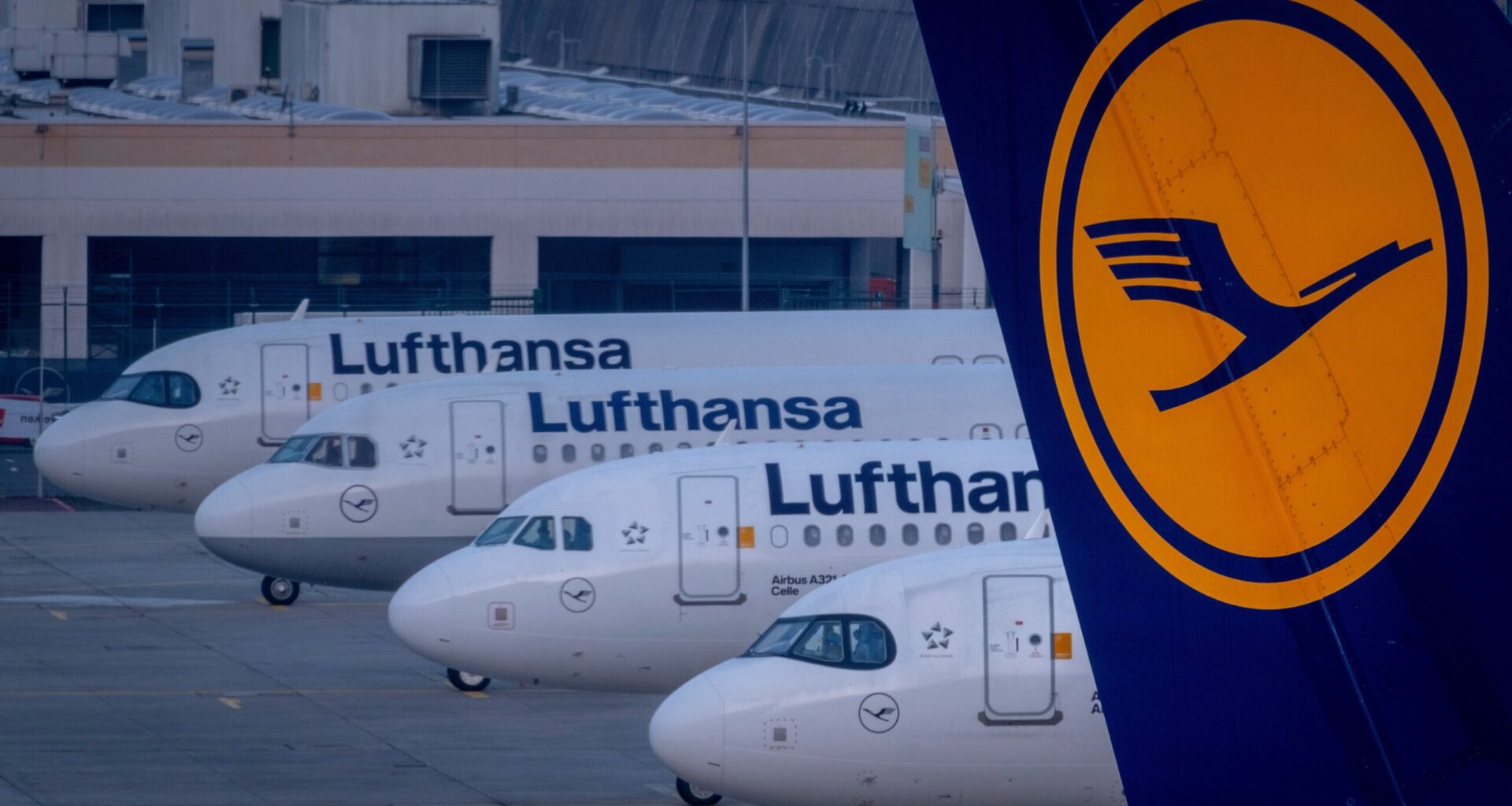 Lufthansa airline group to shed 4,000 jobs by 2030 with help of AI, sees stronger profits ahead