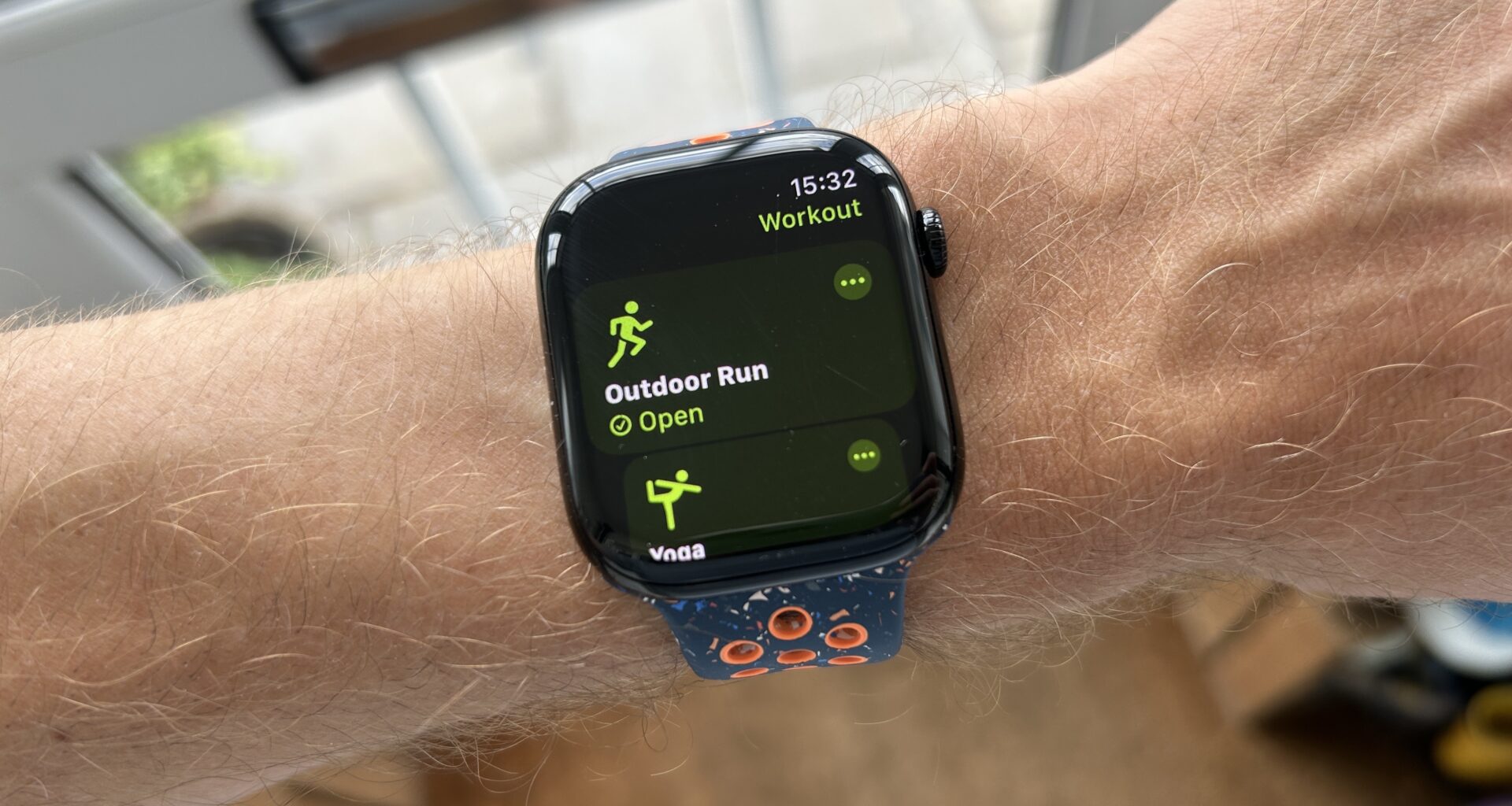 Apple Watch Series 10 running screen