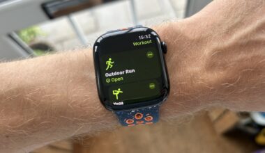 Apple Watch Series 10 running screen
