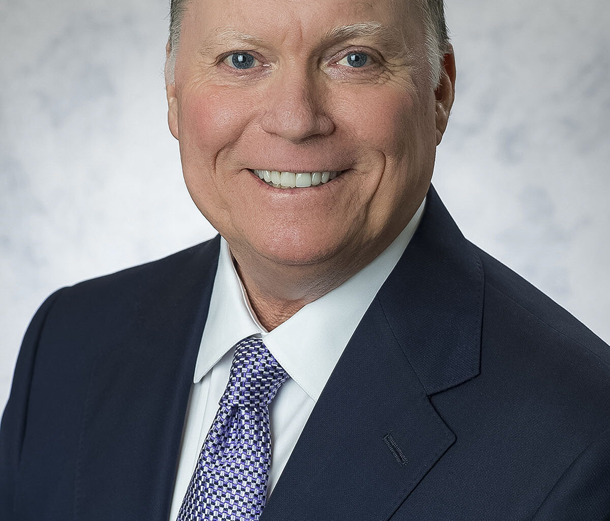 Mike Berry receives Dan Petty Regional Visionary Award from North Texas Commission