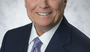Mike Berry receives Dan Petty Regional Visionary Award from North Texas Commission