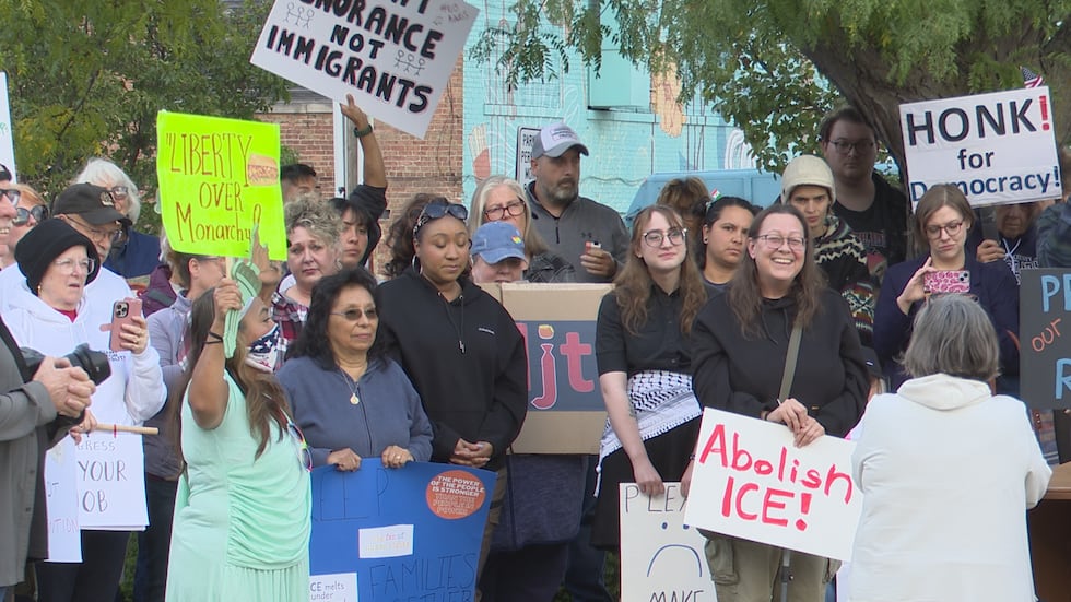 Hundreds Rally in Rockford for a ‘No Kings, No Troops’ Protest Against federal troops in Chicago
