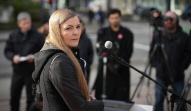RCMP tried to get photojournalist Amber Bracken charged and detained without bail, documents show