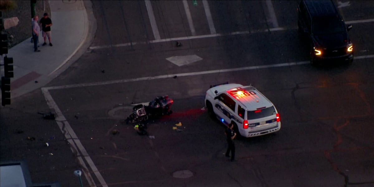 Red-light runner causes crash that injures MCSO sergeant in central Phoenix