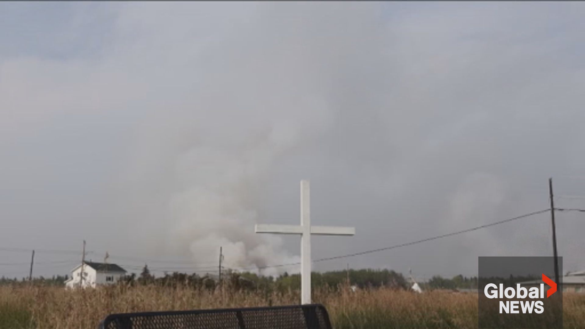 Click to play video: 'Wildfires blazing in Northwest Territories send smoke to the prairies'