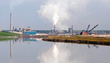 Ottawa working toward pipeline, oil sands growth with carbon capture project