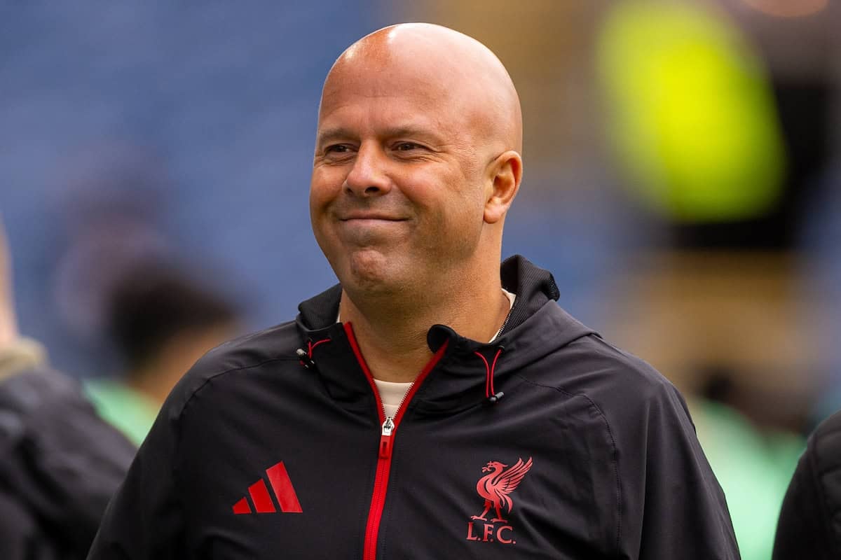 BURNLEY, ENGLAND - Sunday, September 14, 2025: Liverpool's head coach Arne Slot arrives before the FA Premier League match between Burnley FC and Liverpool FC at Turf Moor. (Photo by David Rawcliffe/Propaganda)