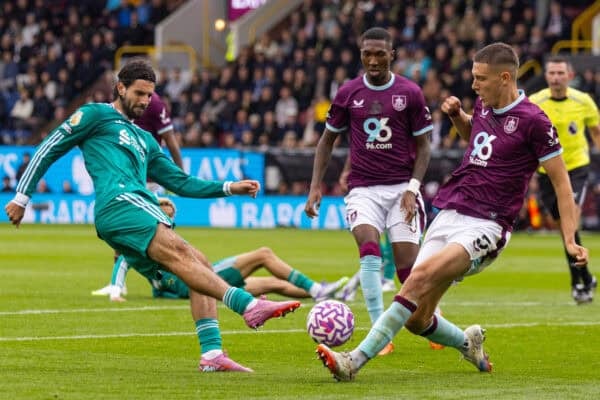 BURNLEY, ENGLAND - Sunday, September 14, 2025: Liverpool's Dominik Szoboszlai has his shot blocked by Burnley's Maxime Estève during the FA Premier League match between Burnley FC and Liverpool FC at Turf Moor. (Photo by David Rawcliffe/Propaganda)