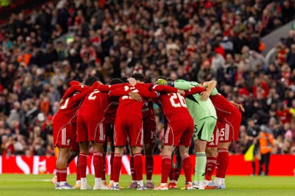 LIVERPOOL, ENGLAND - Tuesday, September 23, 2025: Liverpool's players form a pre-match huddle before the Football League Cup 3rd Round match between Liverpool FC and Southampton FC at Anfield. (Photo by David Rawcliffe/Propaganda)