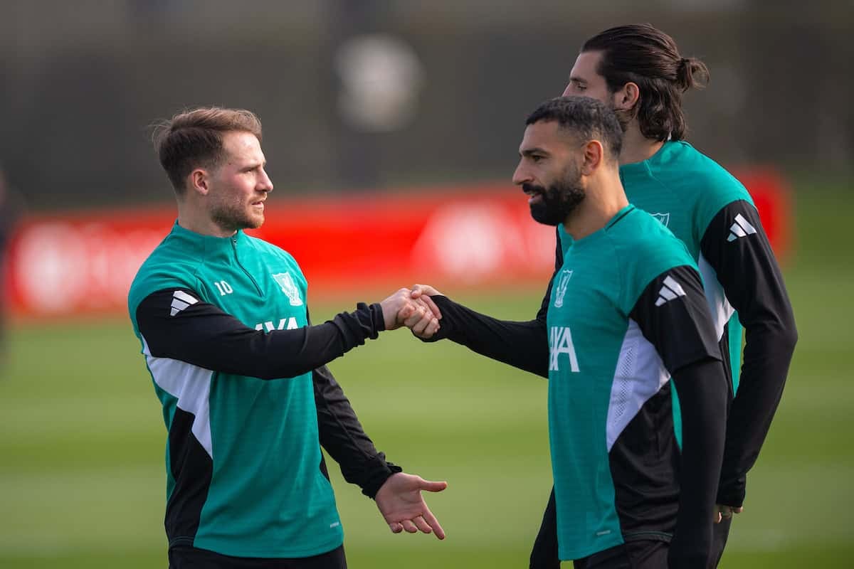 LIVERPOOL, ENGLAND - Monday, September 29, 2025: Liverpool team-mates Alexis Mac Allister (L) and Mohamed Salah during a training session at the AXA Training Centre ahead of the UEFA Champions League match between Galatasaray A.?. and Liverpool FC. (Photo by Richard Martin-Roberts/Propaganda)