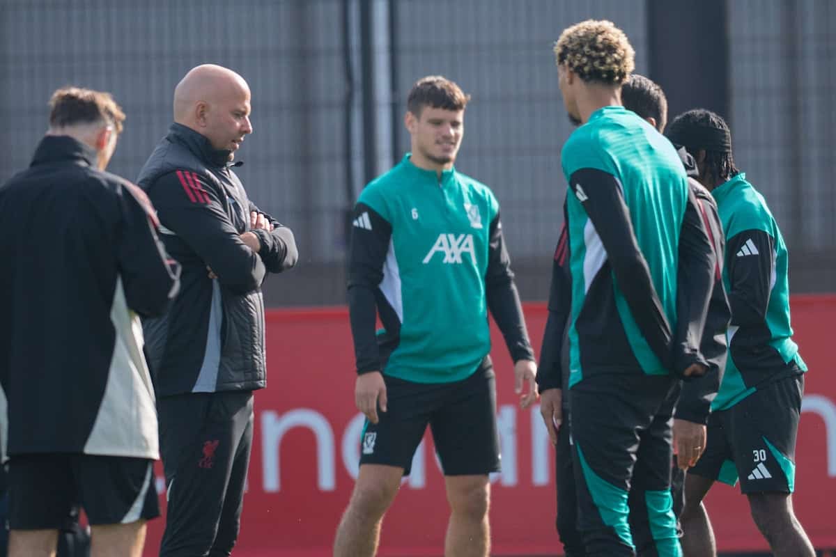 LIVERPOOL, ENGLAND - Monday, September 29, 2025: Liverpool's head coach Arne Slot and Hugo Ekitike during a training session at the AXA Training Centre ahead of the UEFA Champions League match between Galatasaray A.?. and Liverpool FC. (Photo by Richard Martin-Roberts/Propaganda)
