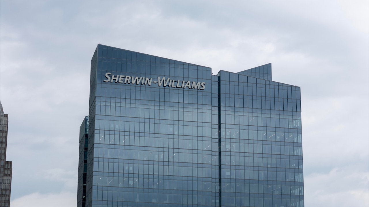 Sherwin-Williams suspends 401(k)-matching amid weak sales