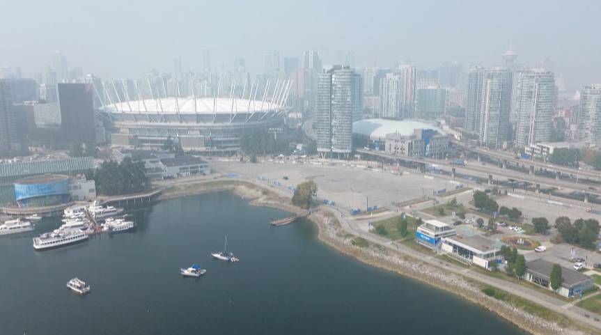 Click to play video: 'Wildfire smoke prompts Metro Vancouver air quality warning'