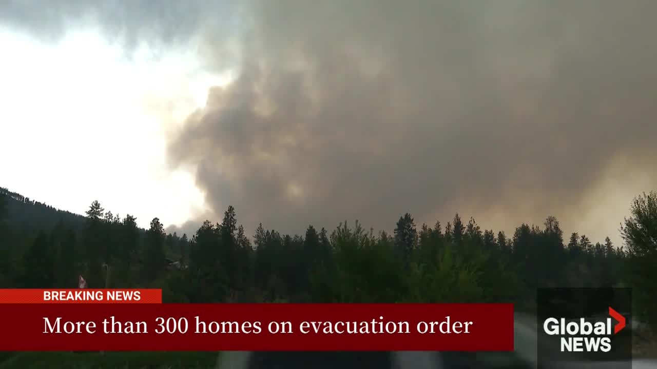 Click to play video: 'Wildfire burning near Peachland prompts evacuation order, alert'