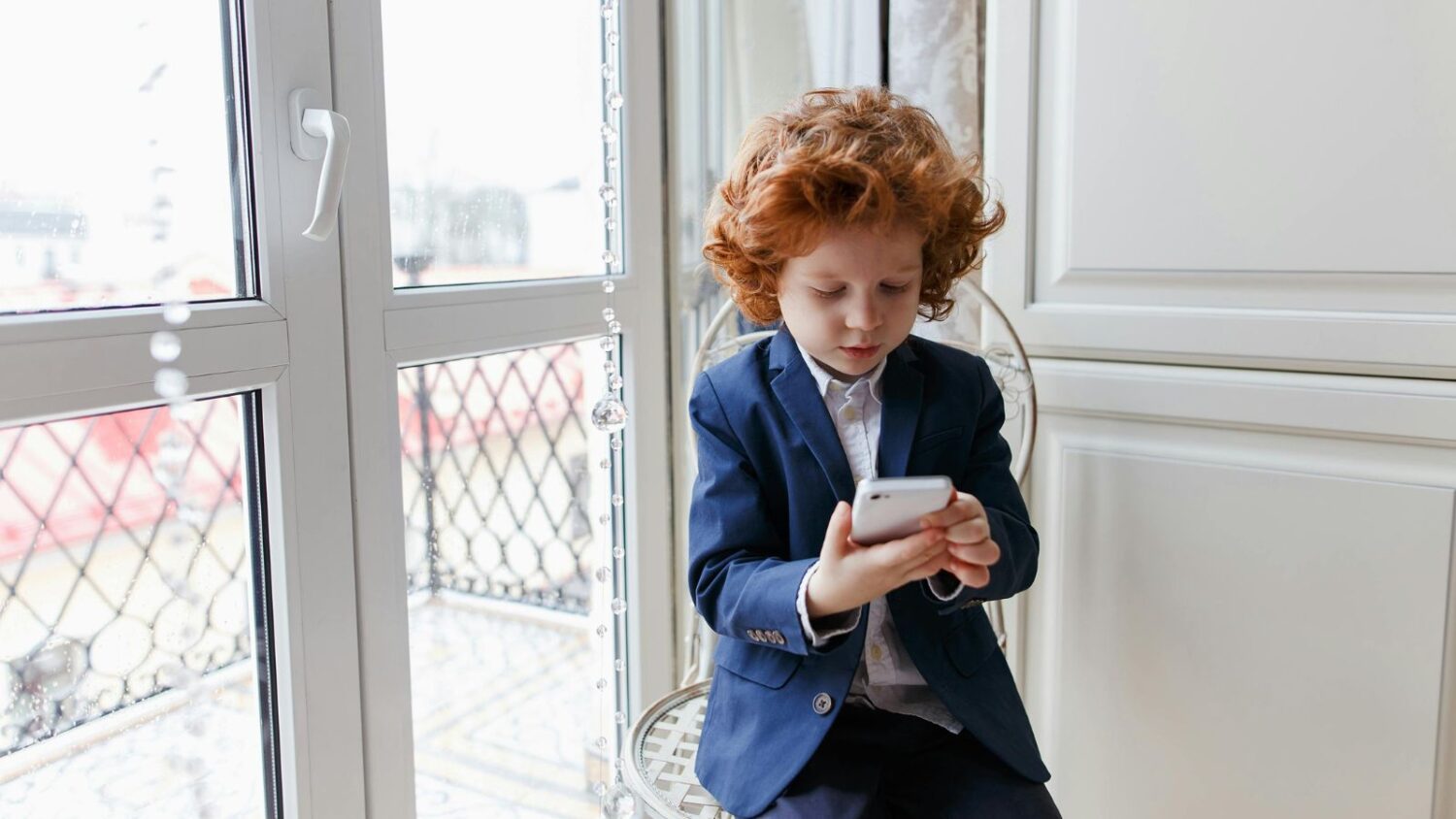 3DE learning model teaches kids through business challenges...