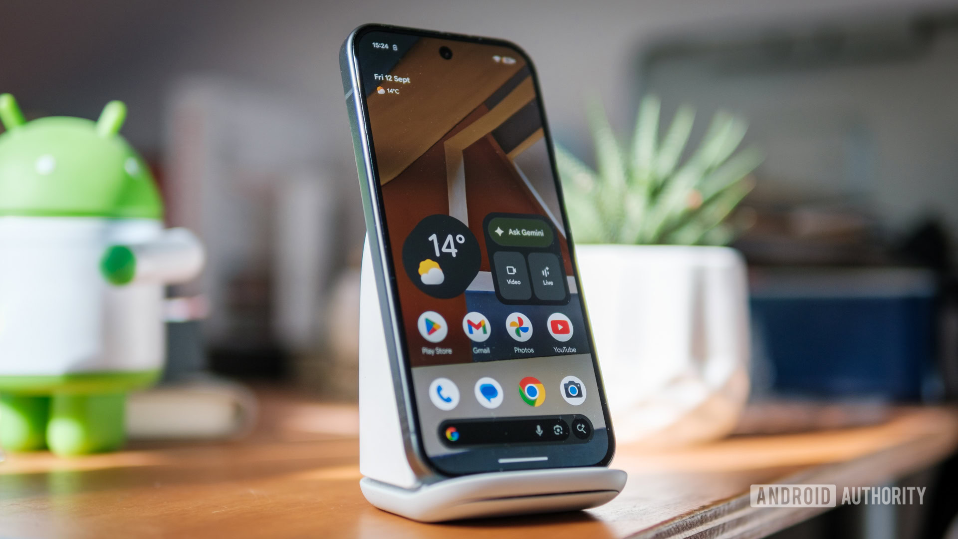 Pixel Stand with the Pixel 10