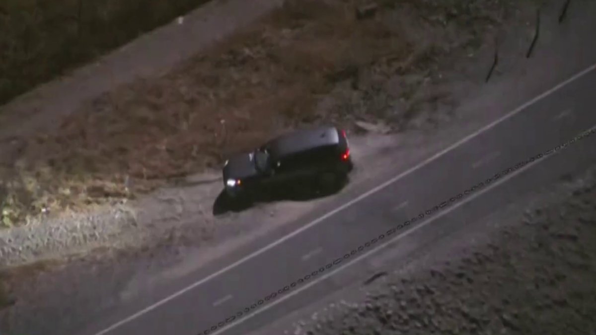 Possible DUI suspect ditches car near riverbed after pursuit in South El Monte – NBC Los Angeles