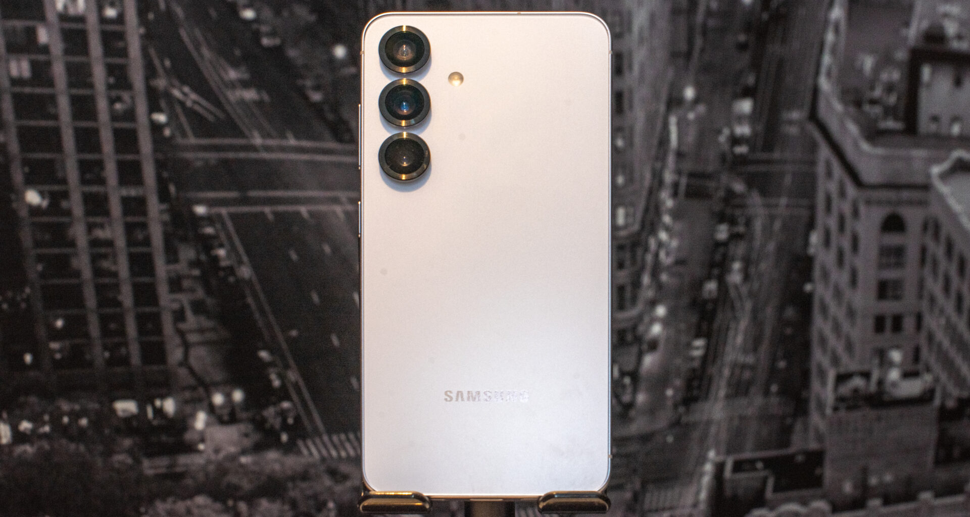 Samsung Galaxy S25 from the back showing the cameras and Samsung logo