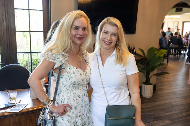 Niki Tesak, Sally Wislar (Jon Clark)