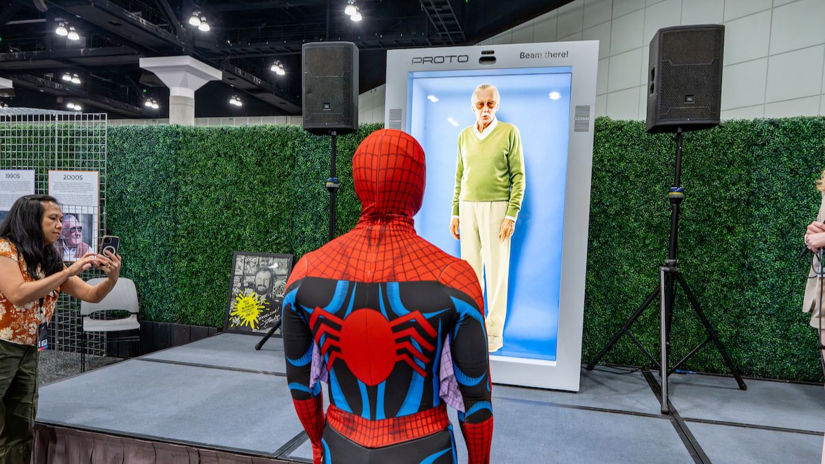 Stan Lee AI Hologram Debuts at LA Comic Con