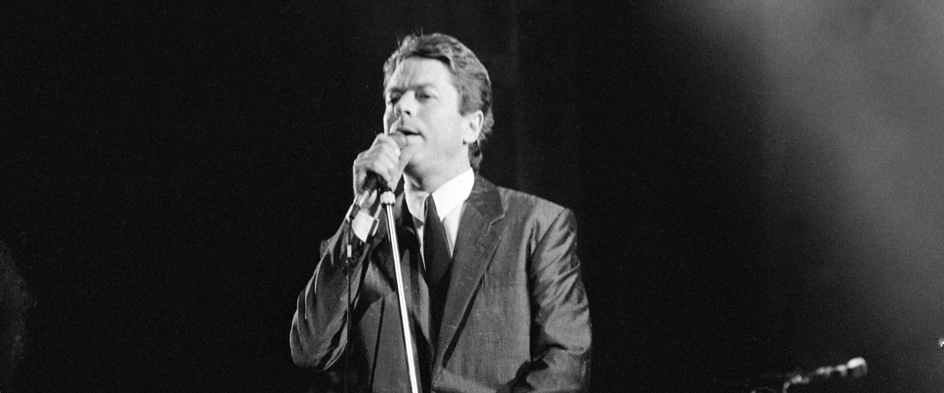 Robert Palmer’s First Top 40 Hit Ended up Becoming a Double-Whammy