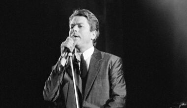 Robert Palmer’s First Top 40 Hit Ended up Becoming a Double-Whammy