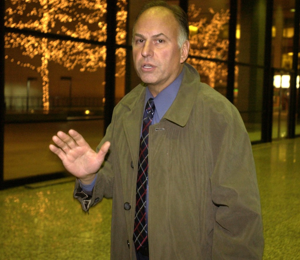 Hitman Steve Mandell dies in federal prison